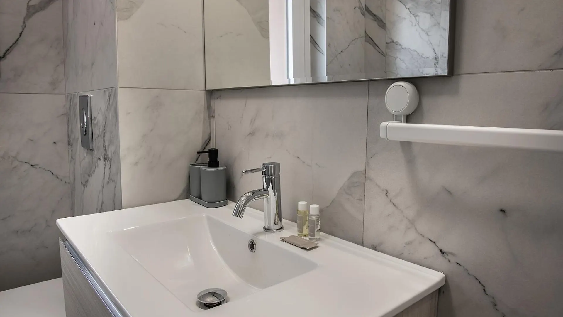 Apartament Lambrate Suite - 200 Meters From The Station Mediolan