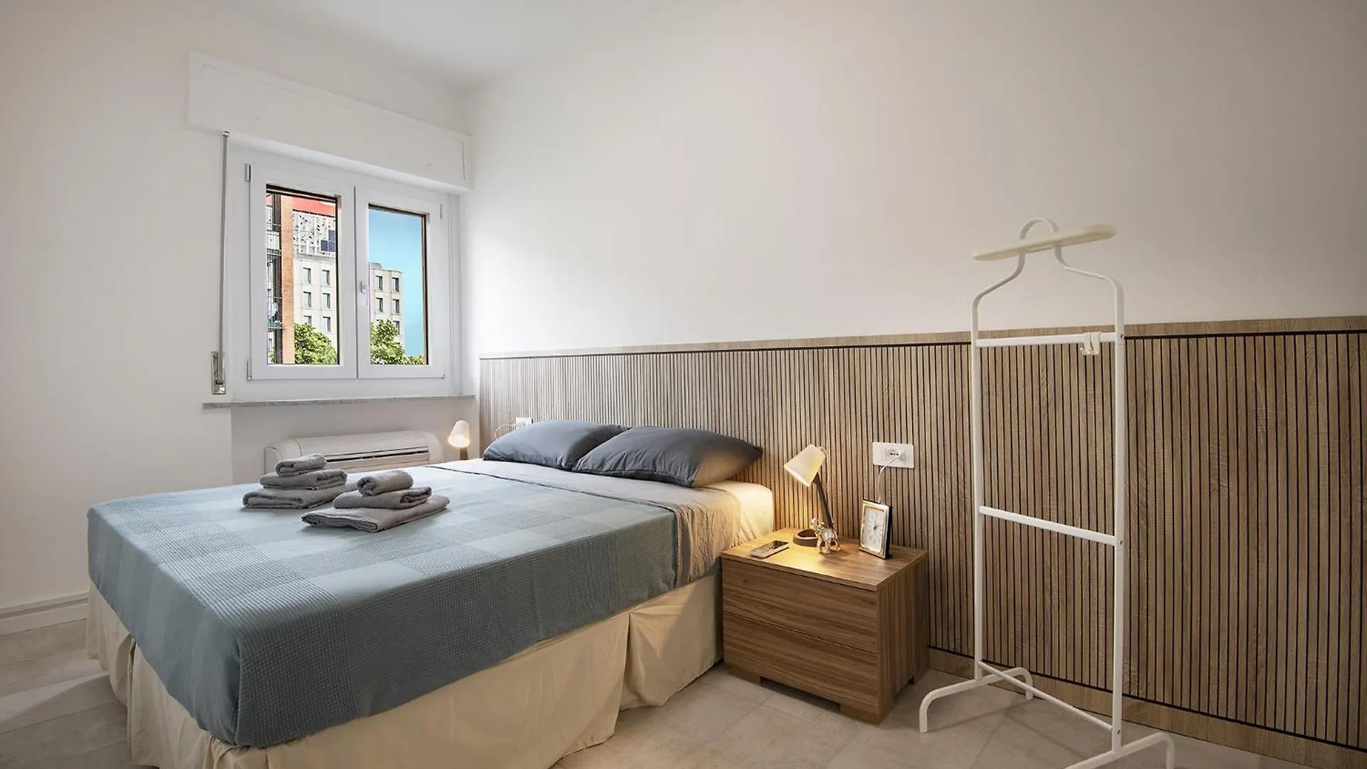 Lambrate Suite - 200 Meters From The Station Mediolan