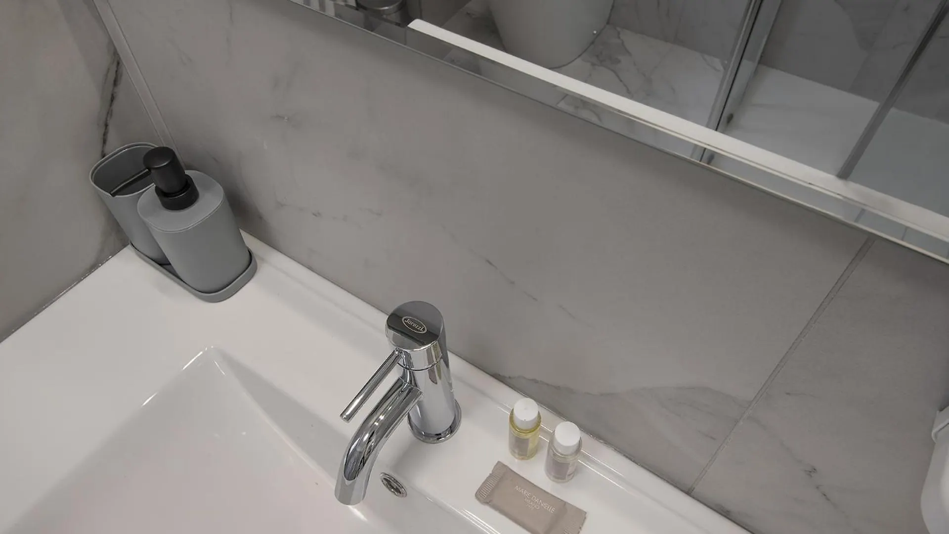 Lambrate Suite - 200 Meters From The Station Mediolan Apartament